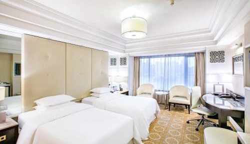 Club Twin Room with City View