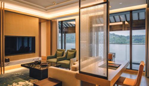 Superior King Suite