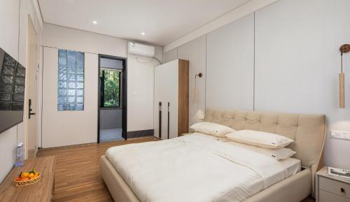 King Room with Mountain View