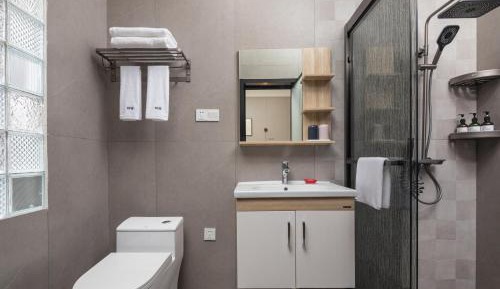 Suite with Mountain View