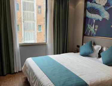 Standard Queen Room