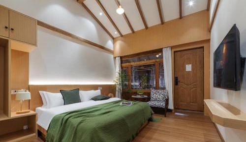 Queen Room with Garden View