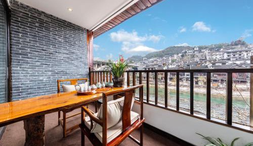 Queen Room with Balcony