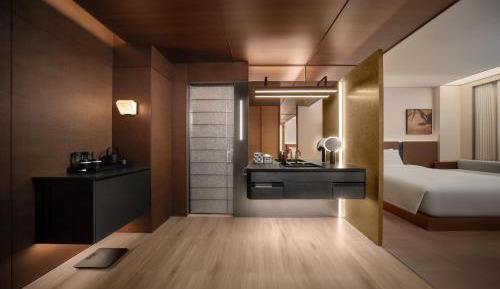 Deluxe Atrium King Bed Room