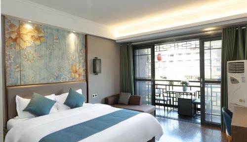 Deluxe Double Room with Balcony