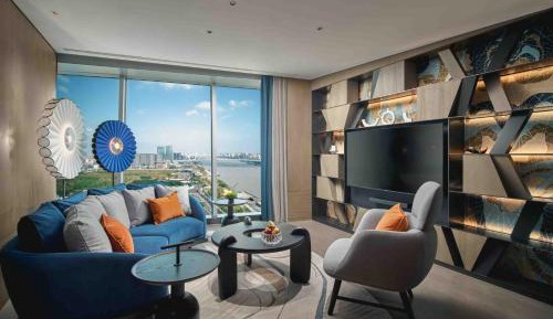 King Suite with River View 