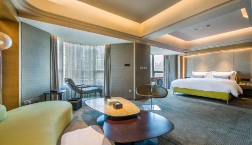 Deluxe Suite with Spa Bath