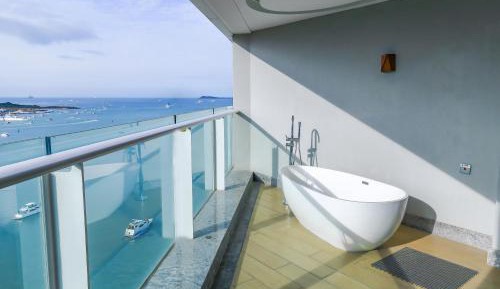 Deluxe Double Room with Balcony and Sea View