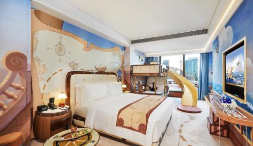 Mandarin River Themed Room King