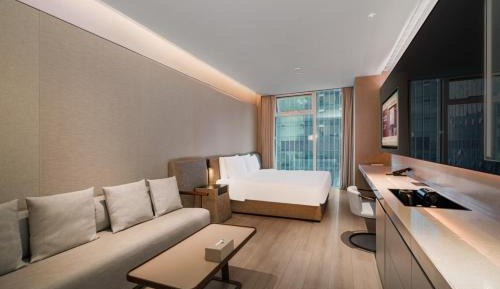 Deluxe Queen Room