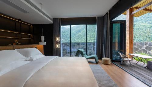 Queen Room with Garden View