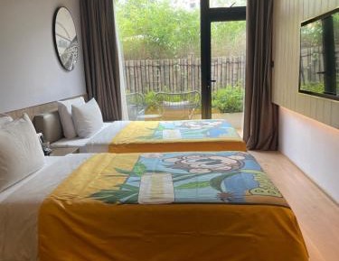 Jimu Family Room with Garden View