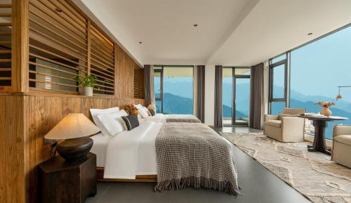 Twin Room with View