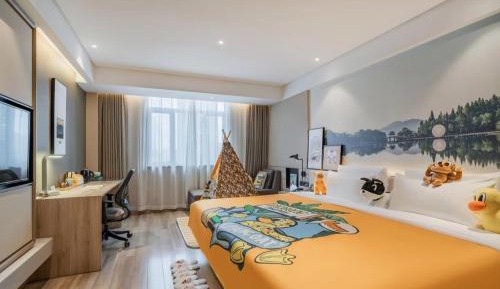 Deluxe Double Room (2 Adults + 1 Child)