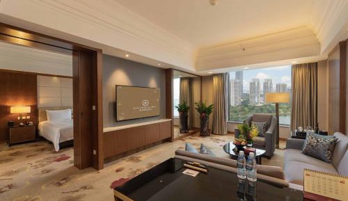 Executive Suite with Lake View