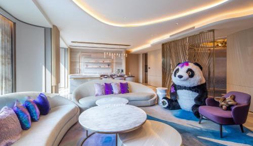 One-Bedroom King Suite