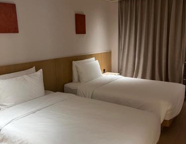 Elegant Twin Room without Window
