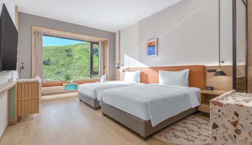 Standard Double Room with Two Double Beds and Mountain View