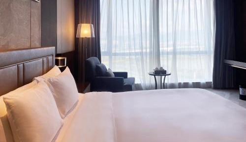 Premium King Room with Lake View