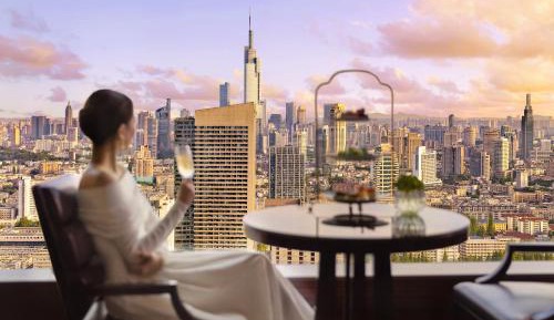 Horizon Grand Premier King Room with lake view