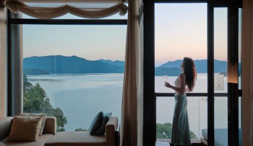 Premium King Room with Lake View