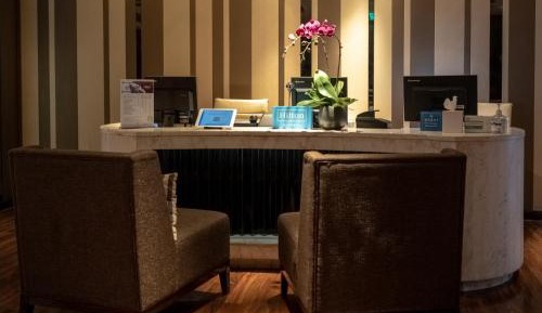 One-Bedroom King Suite - Lounge Access