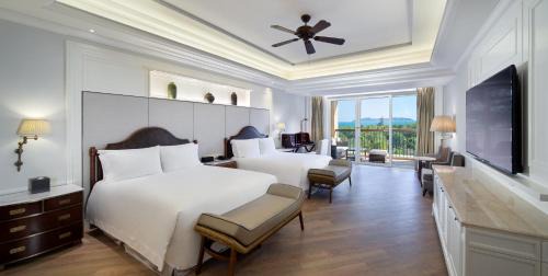 Grand Ocean View Twin Room