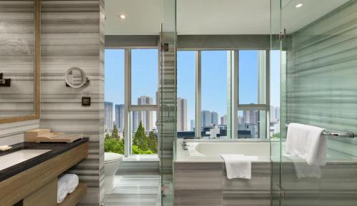 G50 Deluxe King Room