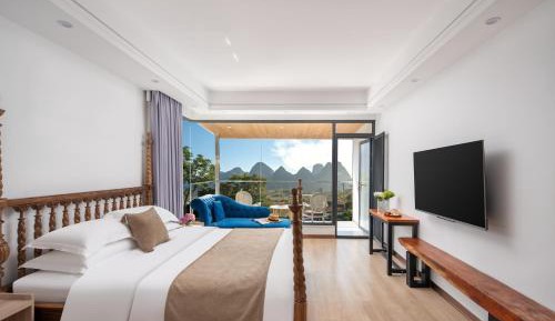 King Room with Mountain View