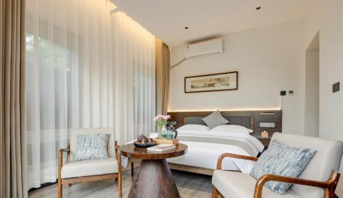 Queen Room with Spa Bath