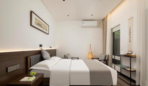 Queen Room with Spa Bath