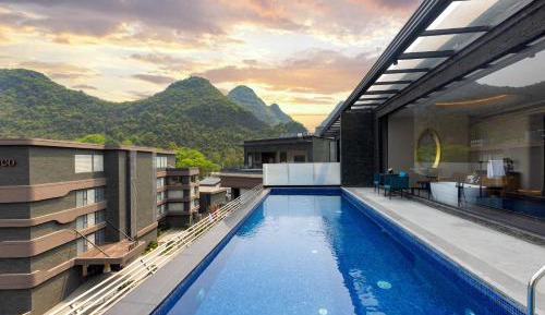Grand Suite with Outdoor Private Pool and Mountain View