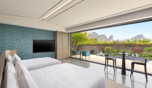 Deluxe Suite with Outdoor Hot Tub and Garden View