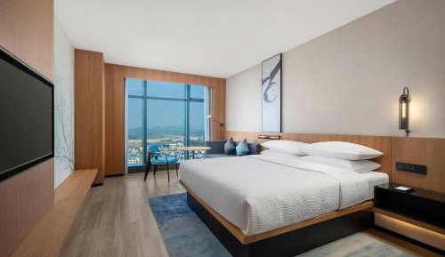 Superior King Room With View