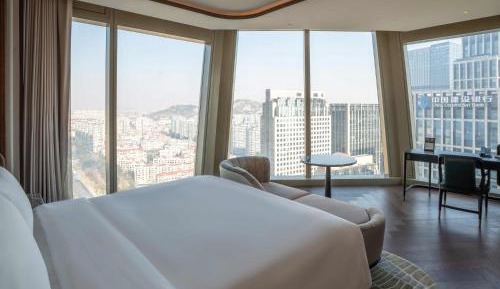 MGM 270-degree Deluxe City View King