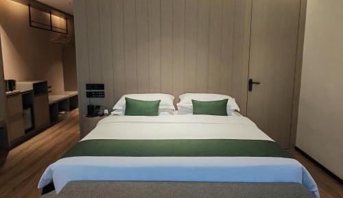 Single Room with Mountain View