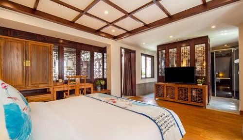 Queen Suite