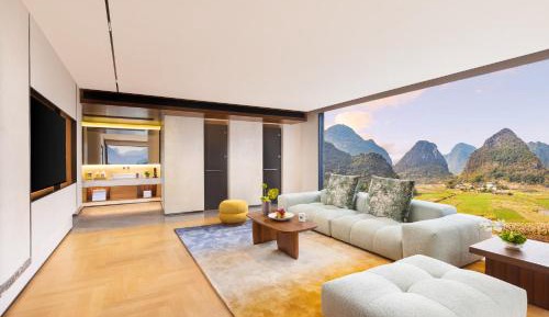 One-Bedroom Suite with Balcony