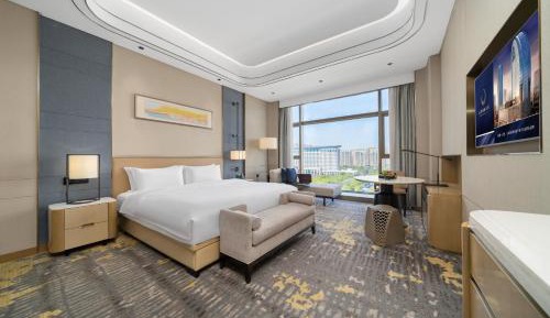 Deluxe Queen Room