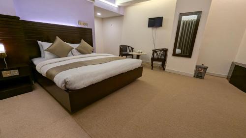 King Room with Balcony