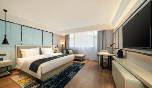 Deluxe Queen Room