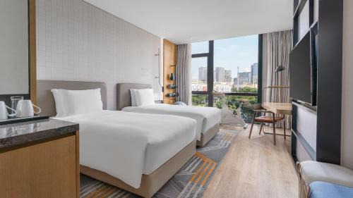Premium King Room with City View