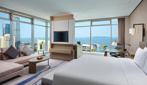 Premium King Room with Sea View and Club Lounge Access