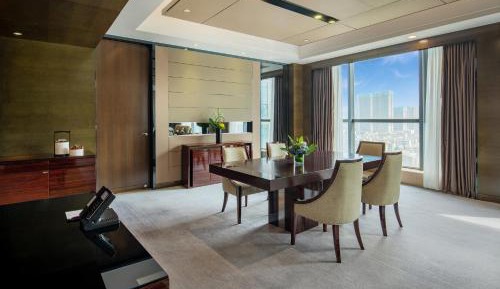 1 King One-Bedroom Suite Living Area