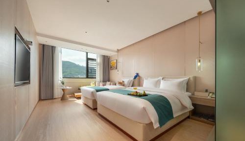 Family Room with Mountain View