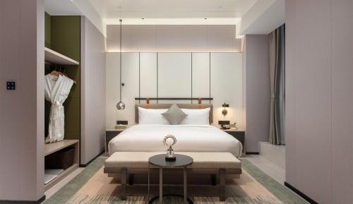 Deluxe City View King Room