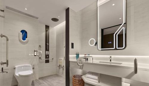 King Room - Mobility Accessible 