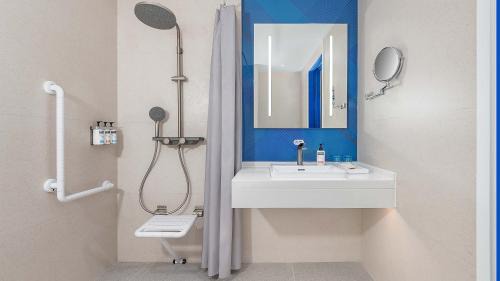 Standard King Room - Accessible