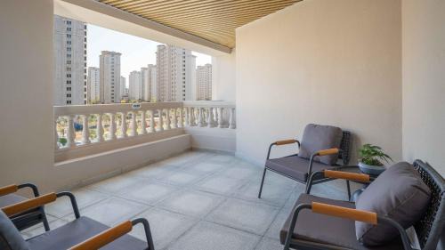 One-Bedroom Suite with Balcony
