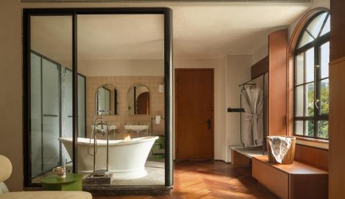 King Room with Balcony